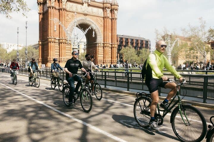 Barcelona 3-Hour Bike Tour: Highlights and Hidden Gems photo 2