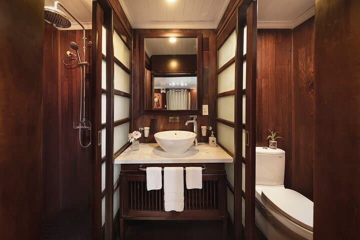 Halong Bay 2-Day Cruise: Overnight Halong & Lan Ha Bay World Heritage Experience photo 5