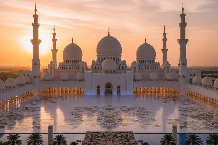 Sunset at Sheikh Zayed Grand Mosque: Private Evening Tour in Abu Dhabi