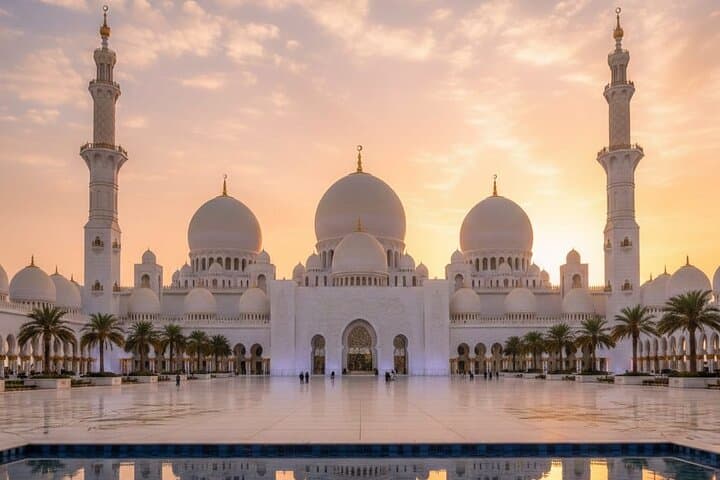 Sunset at Sheikh Zayed Grand Mosque: Private Evening Tour in Abu Dhabi photo 2