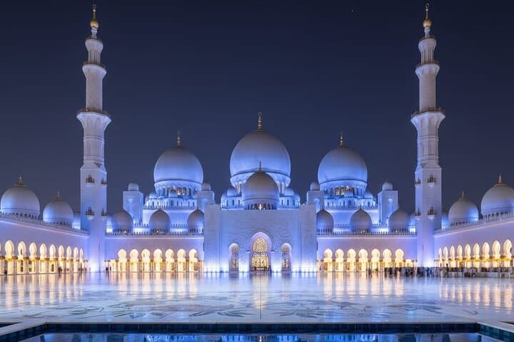 Sunset at Sheikh Zayed Grand Mosque: Private Evening Tour in Abu Dhabi photo 3