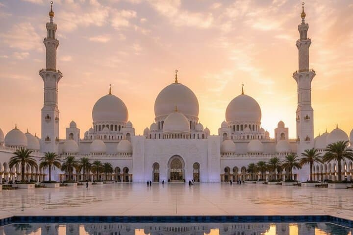Sunset at Sheikh Zayed Grand Mosque: Private Evening Tour in Abu Dhabi photo 5