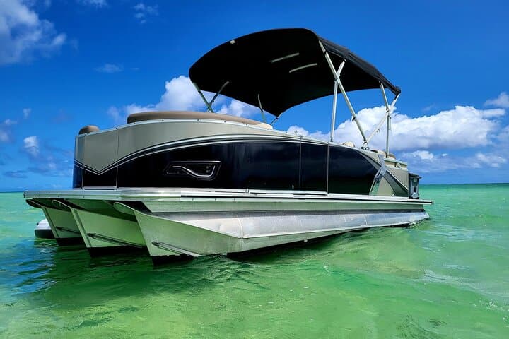 Private Pontoon Boat Rental in Kaneohe Bay — Sandbar Snorkel & Family Cruise