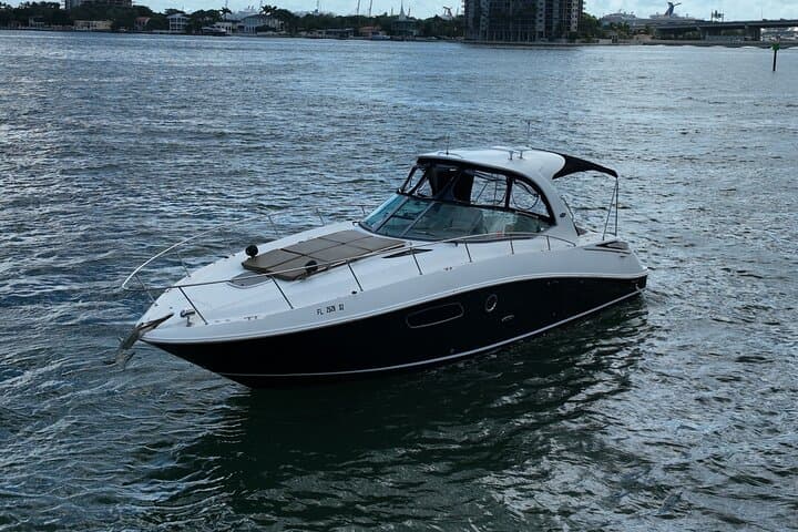Miami 37-Foot Yacht Charter — 2- or 4-Hour Biscayne Bay Cruise photo 4