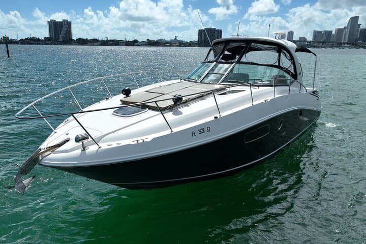 Miami 37-Foot Yacht Charter — 2- or 4-Hour Biscayne Bay Cruise photo 1