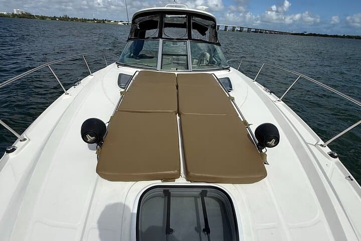Miami 37-Foot Yacht Charter — 2- or 4-Hour Biscayne Bay Cruise photo 3
