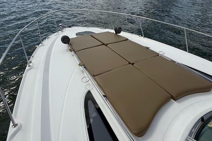 Miami 37-Foot Yacht Charter — 2- or 4-Hour Biscayne Bay Cruise photo 2
