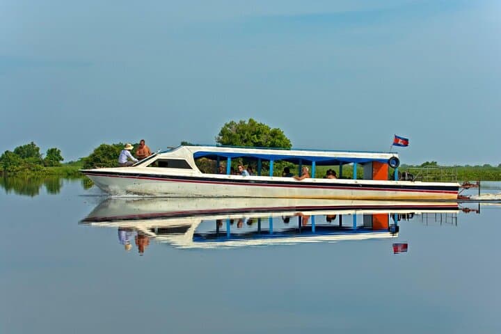 Tonle Sap Lake Crossing: Siem Reap to Phnom Penh Boat Transfer photo 2
