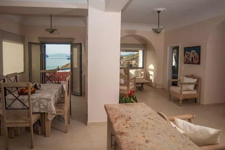 Santorini Caldera Escape: Private Villa, Jacuzzi & Guided Day Tour photo 5