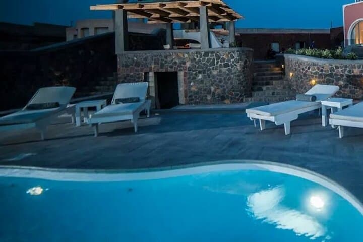 Santorini Caldera Escape: Private Villa, Jacuzzi & Guided Day Tour photo 6