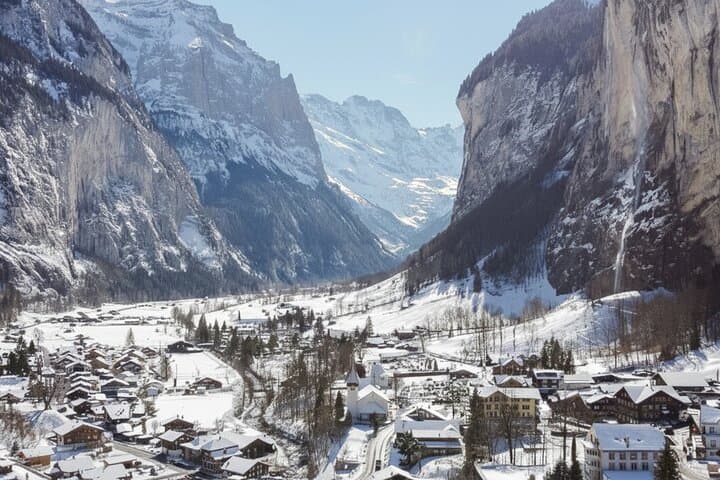 Grutschalp to Murren: Lauterbrunnen Valley Winter Walk with Scenic Gondolas photo 5