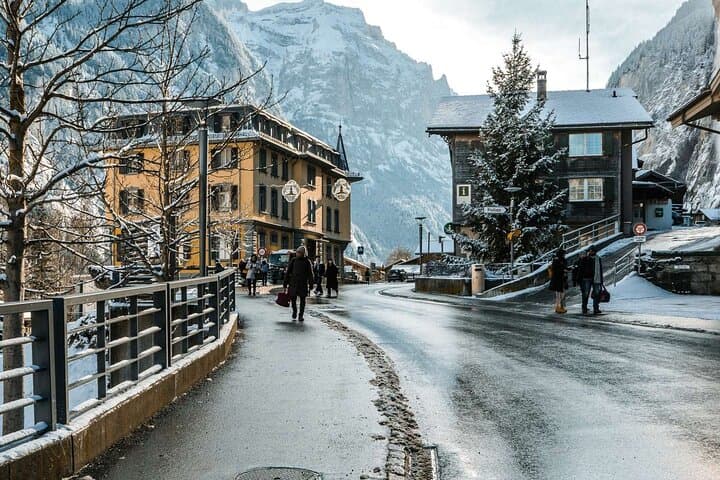 Grutschalp to Murren: Lauterbrunnen Valley Winter Walk with Scenic Gondolas photo 6
