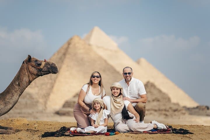 Giza Pyramids, Sphinx, Saqqara & Memphis: Private Full-Day Tour with an Egyptologist