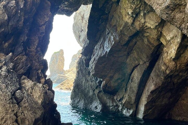 Sesimbra Coastal Marine Park Boat Tour — Caves, Wild Beaches & Arrábida Views photo 3