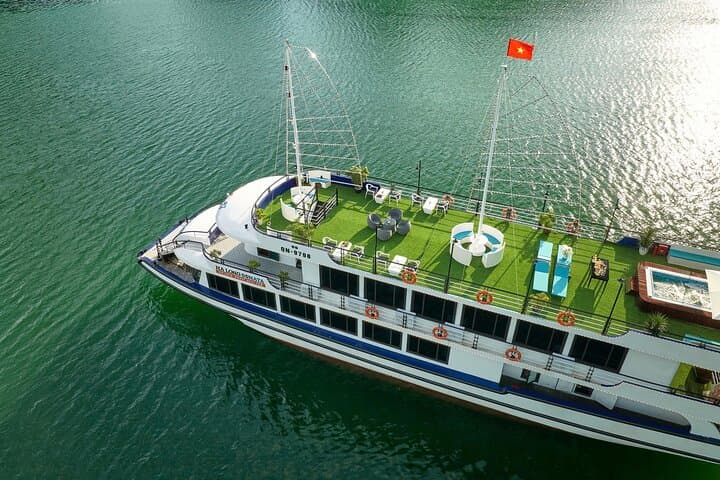 Luxury Halong Bay Day Cruise from Hanoi with Limousine Transfer photo 2