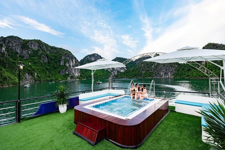 Luxury Halong Bay Day Cruise from Hanoi with Limousine Transfer photo 6