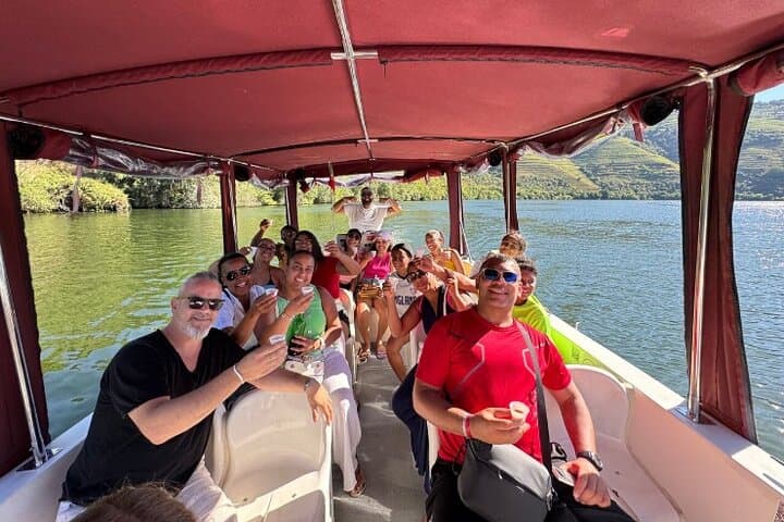 50-Minute Douro River Cruise from Pinhão: Wine, Vines & Riverside Views photo 5