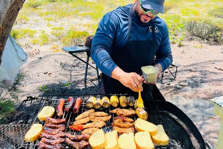 Private Full-Day Snorkel, Sightseeing & Beach BBQ in Providenciales
