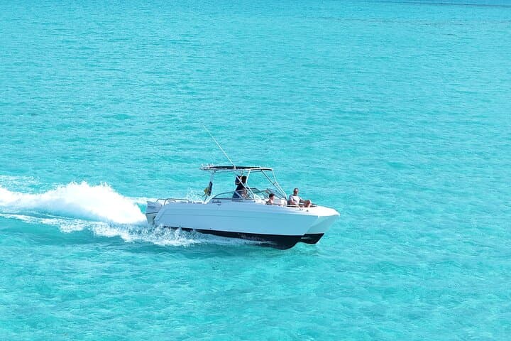 Private Full-Day Snorkel, Sightseeing & Beach BBQ in Providenciales photo 4