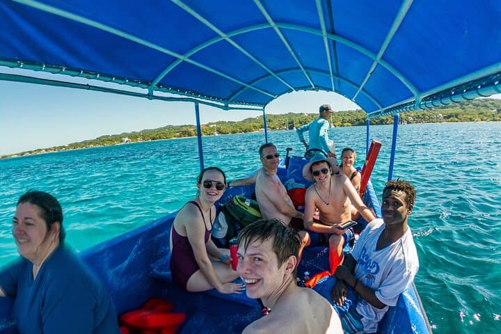 Roatán Private Day: Snorkel West Bay, Wildlife Sanctuary & Resort Access photo 2