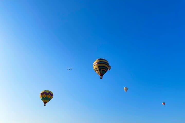 Sunrise Hot Air Balloon Over Vang Vieng: Karst Views & River Valleys photo 3
