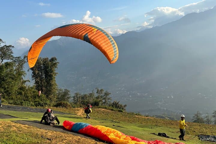 Sapa Tandem Paragliding: 1-Hour Flight Over Fansipan & Muong Hoa Valley photo 3