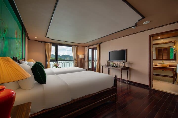 Indochine 2-Day Luxury Cruise: Halong & Lan Ha Bay Five-Star Escape