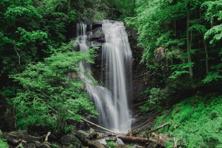 Helen Hike: Wine-and-Dine Private Tour from Atlanta to Anna Ruby Falls