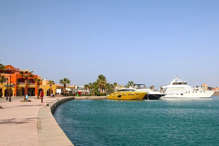 Private Hurghada City Tour — Grand Mosque, Marina & Local Bazaar