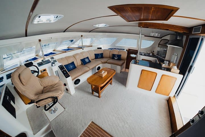 Abu Dhabi Catamaran Island Cruise — 2-Hour Luxury Yacht Charter photo 3