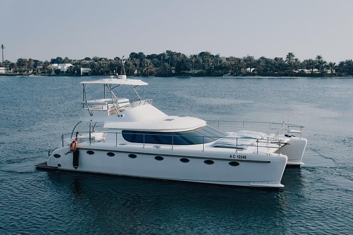 Abu Dhabi Catamaran Island Cruise — 2-Hour Luxury Yacht Charter photo 1
