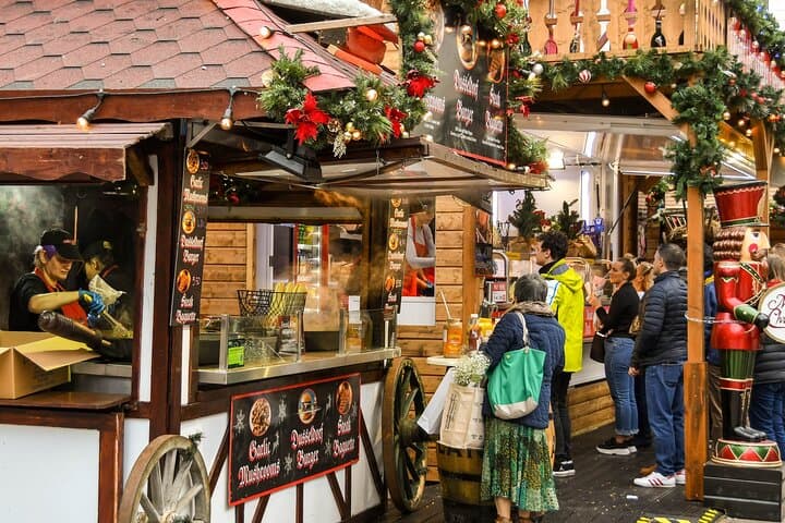 Cardiff Christmas Lights Walk: Castle, Market & Welsh Cakes photo 3