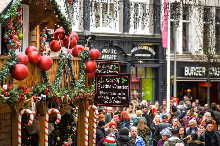 Cardiff Christmas Lights Walk: Castle, Market & Welsh Cakes photo 4