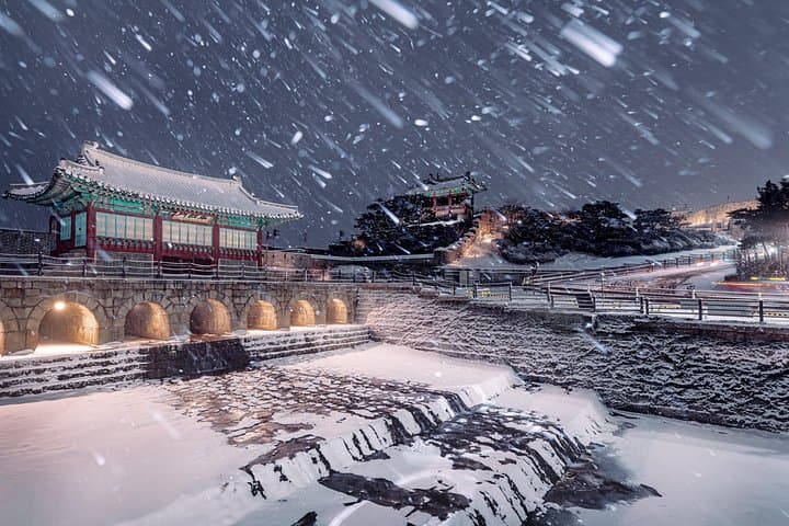 Korean Folk Village & Suwon Hwaseong Fortress Day Tour: Joseon Culture, Walls & Market