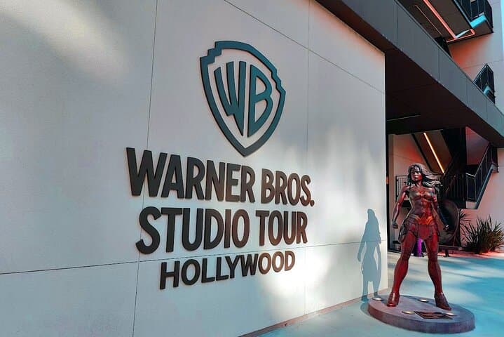 behind-the-scenes-warner-bros-vip-studio-tour-and-hollywood-highlights photo 2