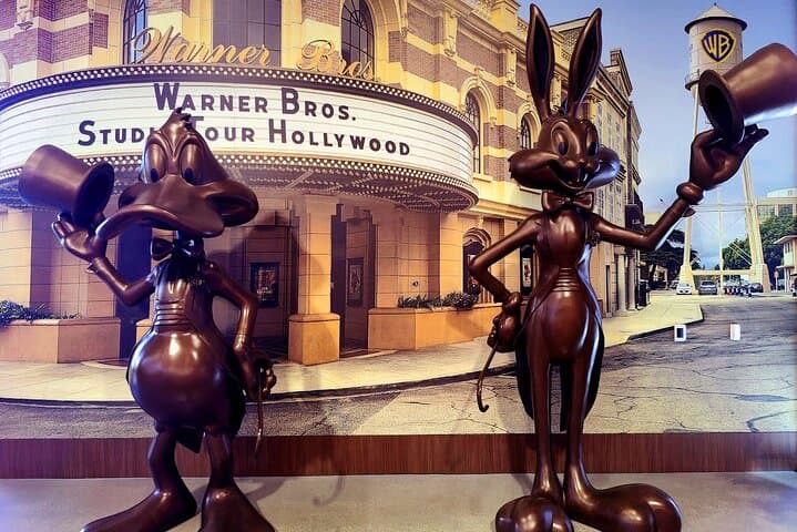 behind-the-scenes-warner-bros-vip-studio-tour-and-hollywood-highlights photo 3