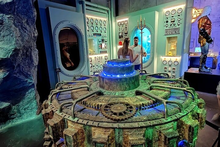 behind-the-scenes-warner-bros-vip-studio-tour-and-hollywood-highlights photo 6