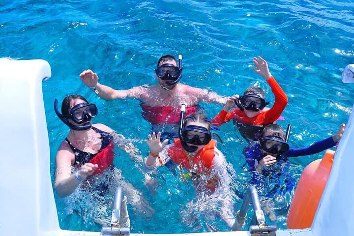 Punta Cana Private Catamaran: Full Experience with Unlimited Drinks & Snorkeling photo 4