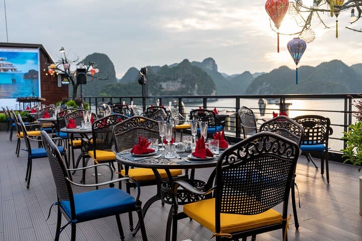 Halong Bay 2-Day L'Amour Cruise: Balcony Cabin, Kayaking & Sung Sot Cave photo 5