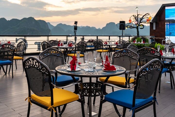 Halong Bay 2-Day L'Amour Cruise: Balcony Cabin, Kayaking & Sung Sot Cave photo 6