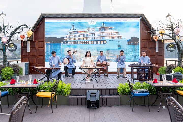 Halong Bay 2-Day L'Amour Cruise: Balcony Cabin, Kayaking & Sung Sot Cave photo 3