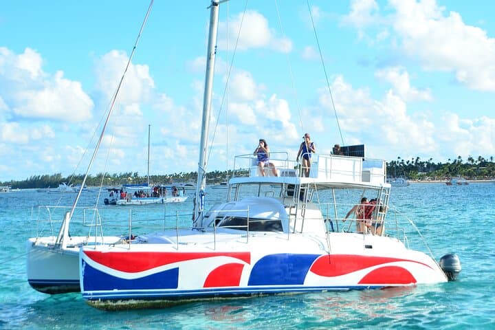 Punta Cana Private Catamaran: Full Experience with Unlimited Drinks & Snorkeling photo 5