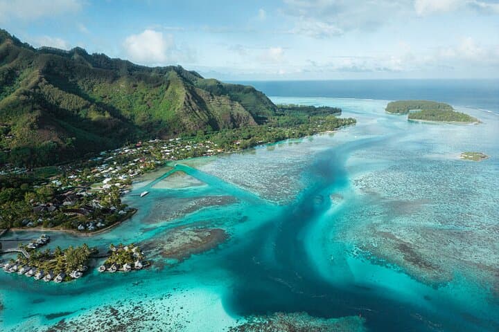 Exclusive Moorea Lagoon Cruise: Private 5-Hour Snorkel, Dolphin & Lagoon Tour photo 1