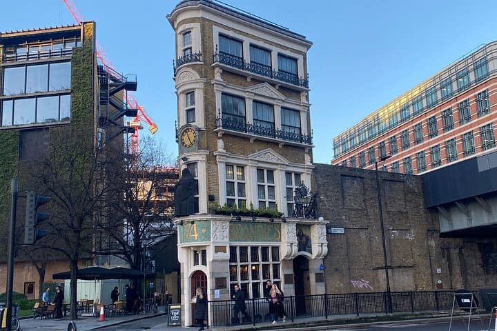 Fleet Street Historical Pub Tour: Walk London's Scandals, Pubs & Stories photo 2