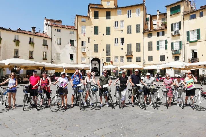 City Bike Rental in Lucca: Explore Historic Walls and Hidden Streets photo 3