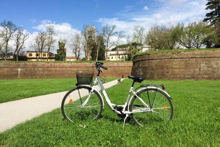 City Bike Rental in Lucca: Explore Historic Walls and Hidden Streets photo 2