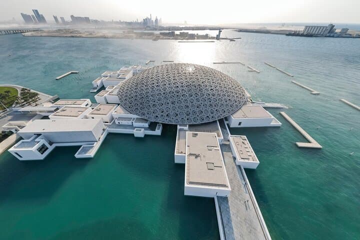 Abu Dhabi Private Half-Day: Louvre Abu Dhabi, Emirates Palace & Qasr Al Watan