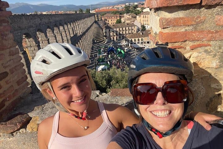 Guided E-Bike Tour of Segovia: Aqueduct, Alcázar & Jewish Quarter