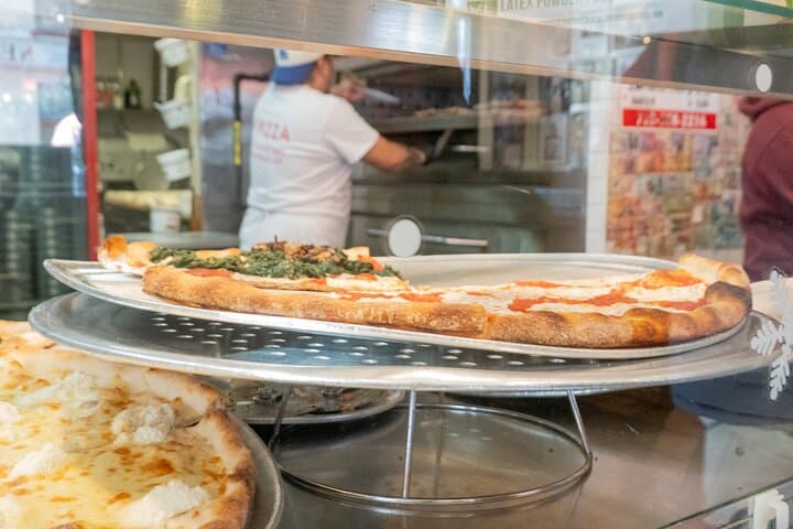 Williamsburg Pizza and Brews Tour: Four-Slice Brooklyn Food Walk photo 4