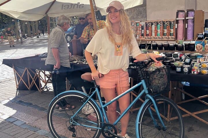 Montevideo Bike and E‑Bike Tour with Picnic along the Rambla